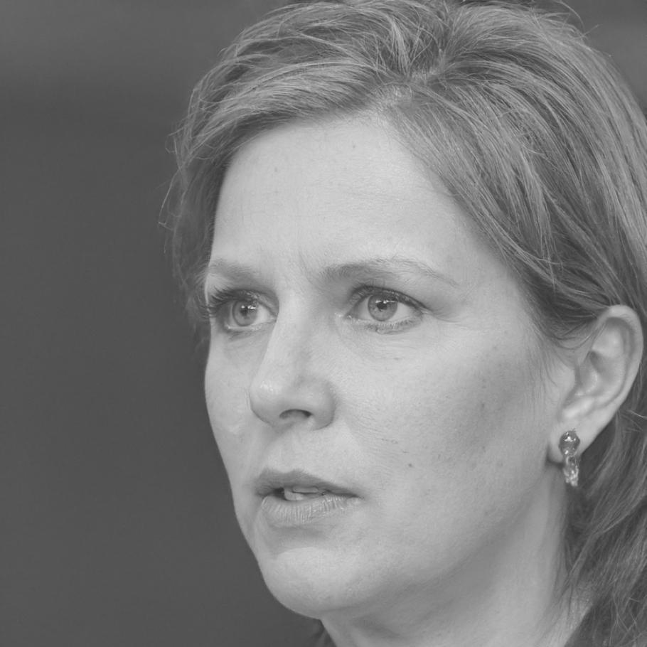 Retrato profesional de Carmen Soto, coordinadora de desarrollo estudiantil